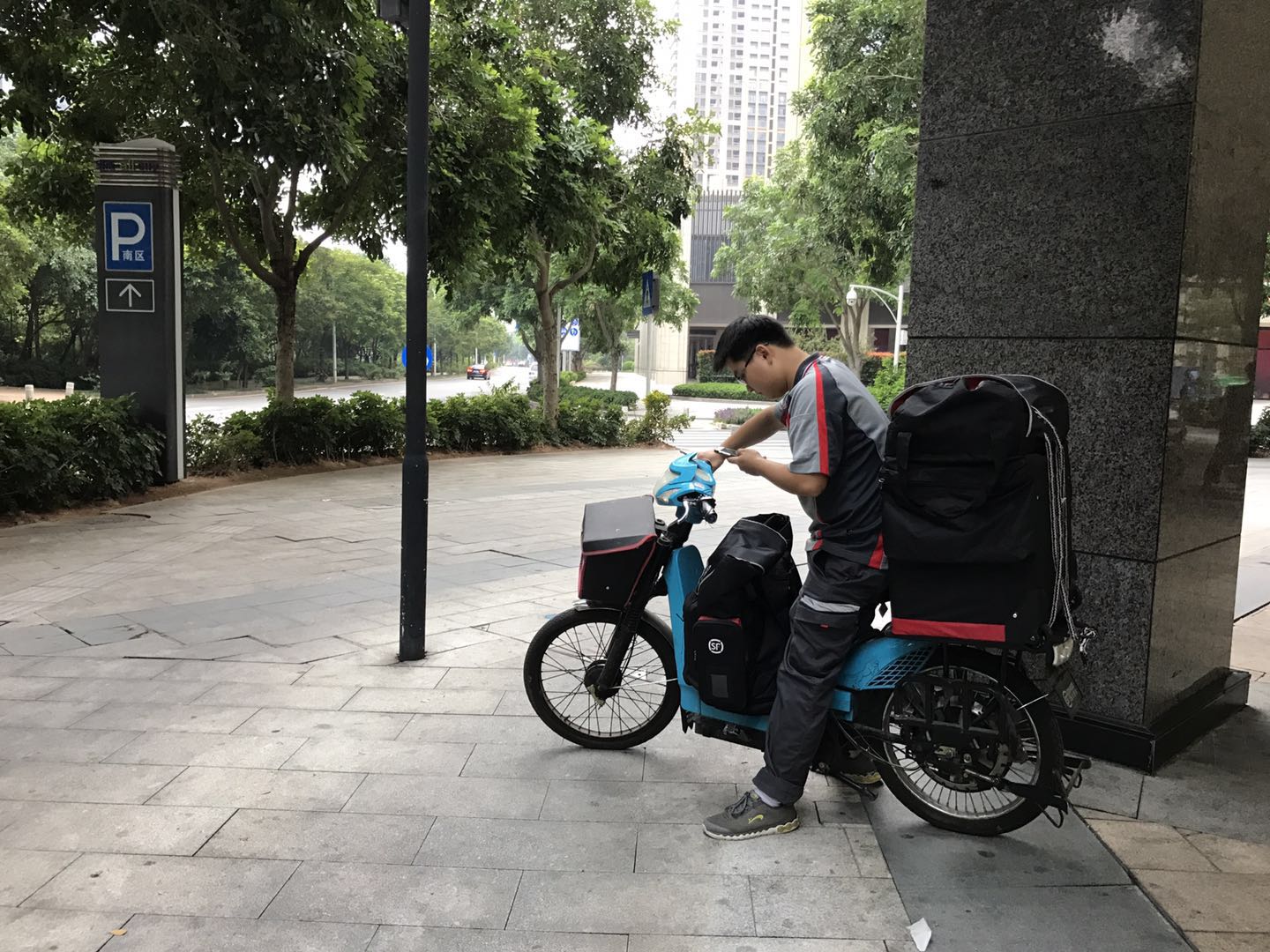 Couriers in Shanghai have highest salaries in China · TechNode