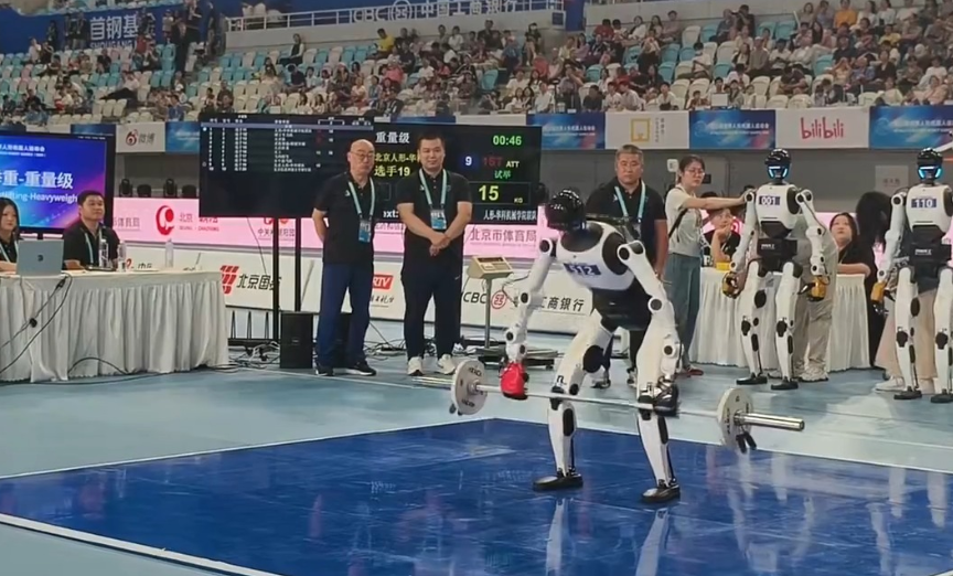 Chinese humanoid robot team wins first weightlifting title after lifting 16kg